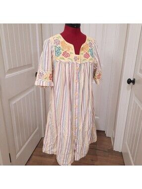 Go Softly Patio Dress sz Petite MEDIUM PM yellow stripes floral embroidered snap